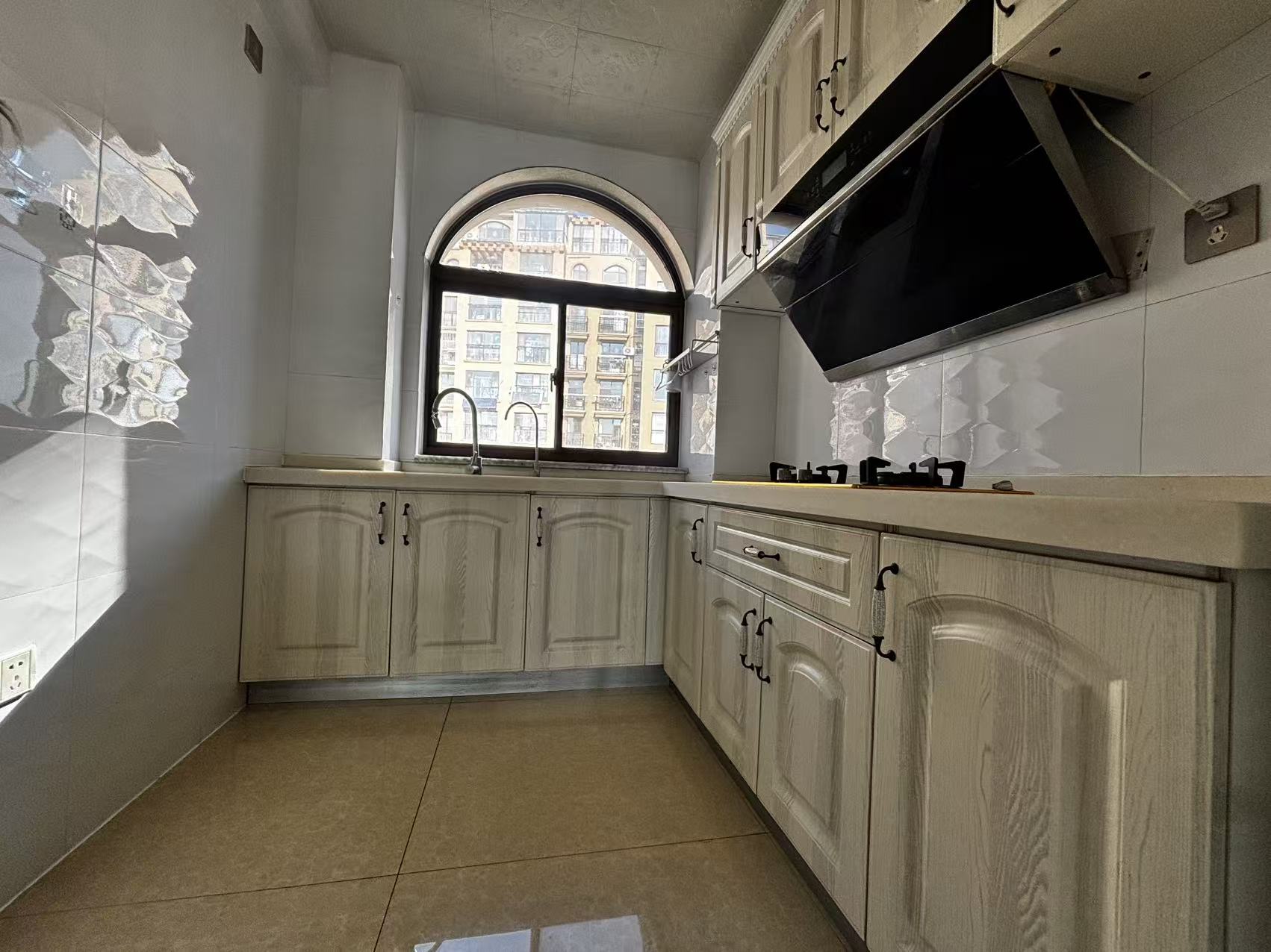 @出租興業(yè)名居，1200/月