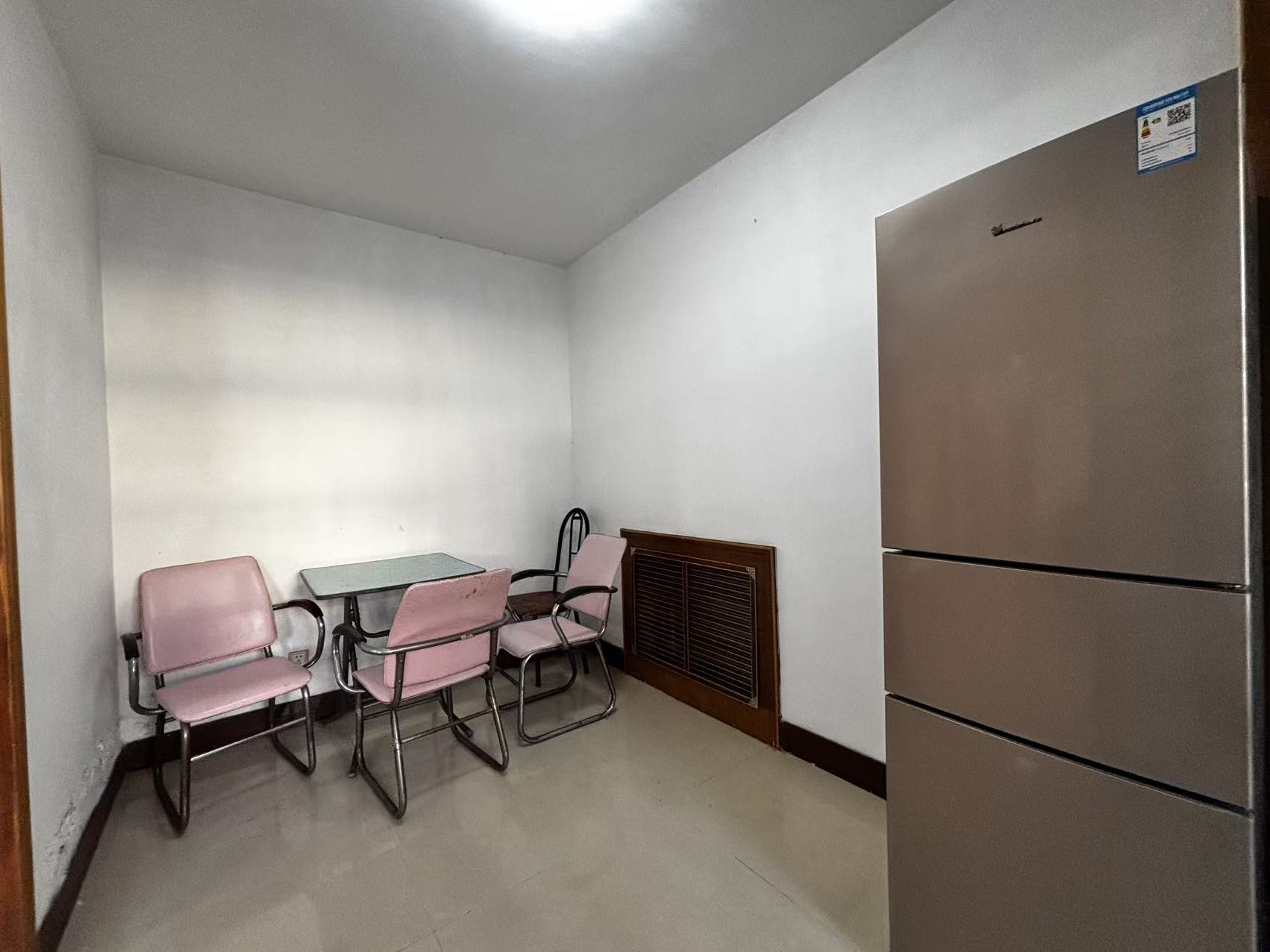 @出租市里西豪街，900/月