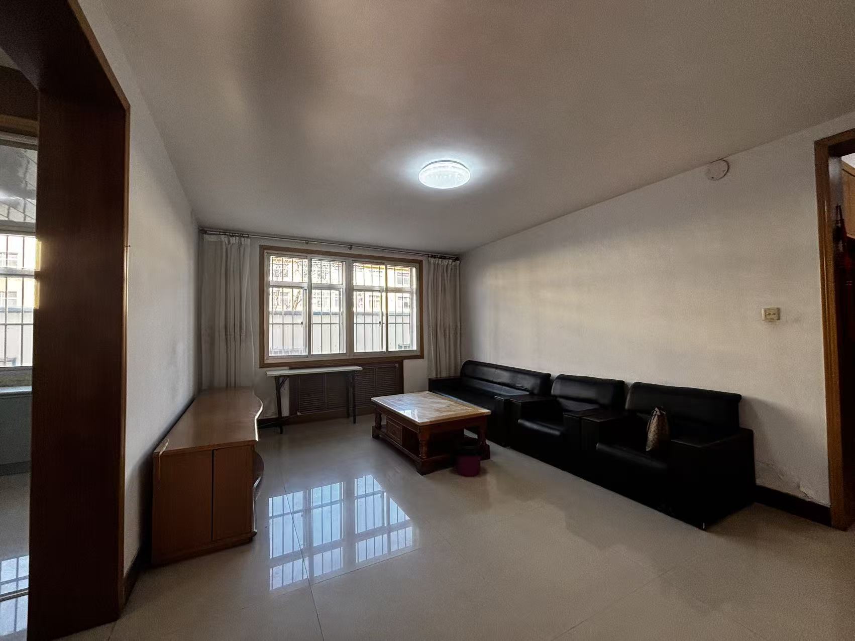 @出租市里西豪街，900/月