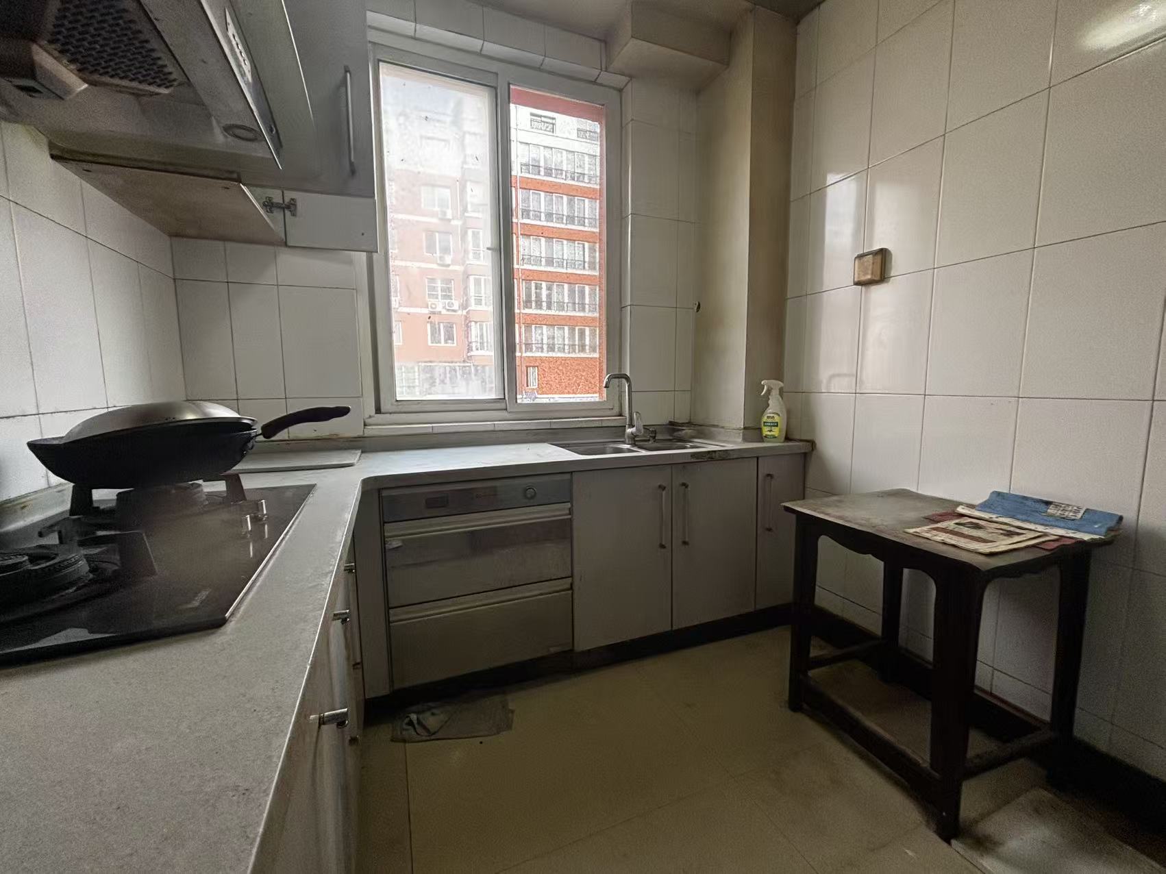 @出租:陽光小區(qū)900/月