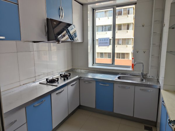 老一中對(duì)面，金泰小區(qū)住人二樓出租，拎包入住，年租，非誠(chéng)勿擾。