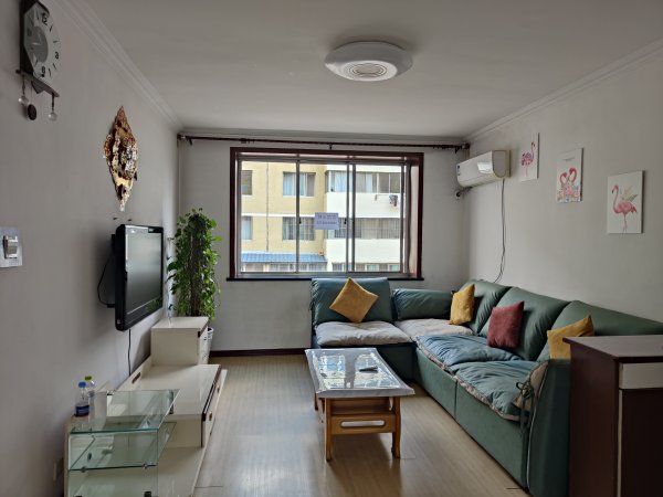 老一中對(duì)面，金泰小區(qū)住人二樓出租，拎包入住，年租，非誠(chéng)勿擾。