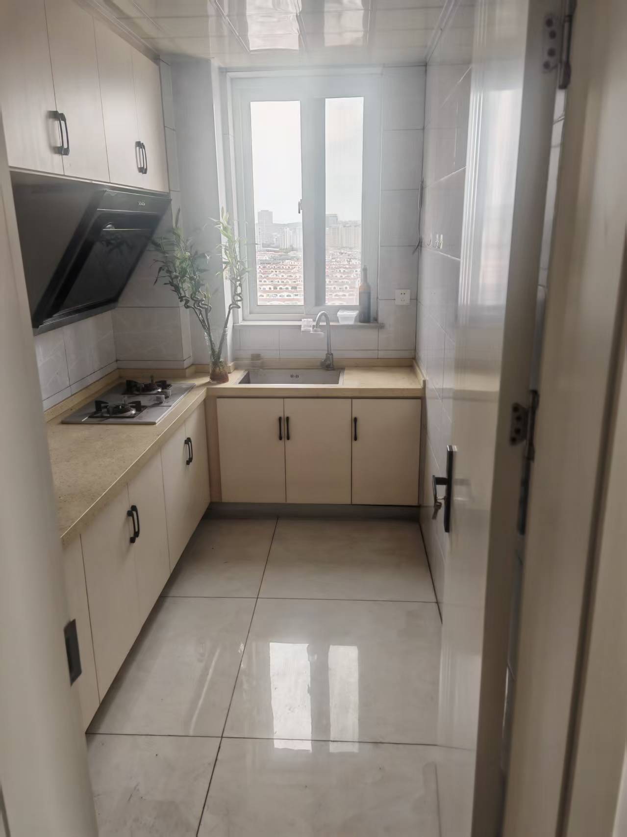 文山書香園70平房屋出租，帶草房，電梯房，家電家具齊全