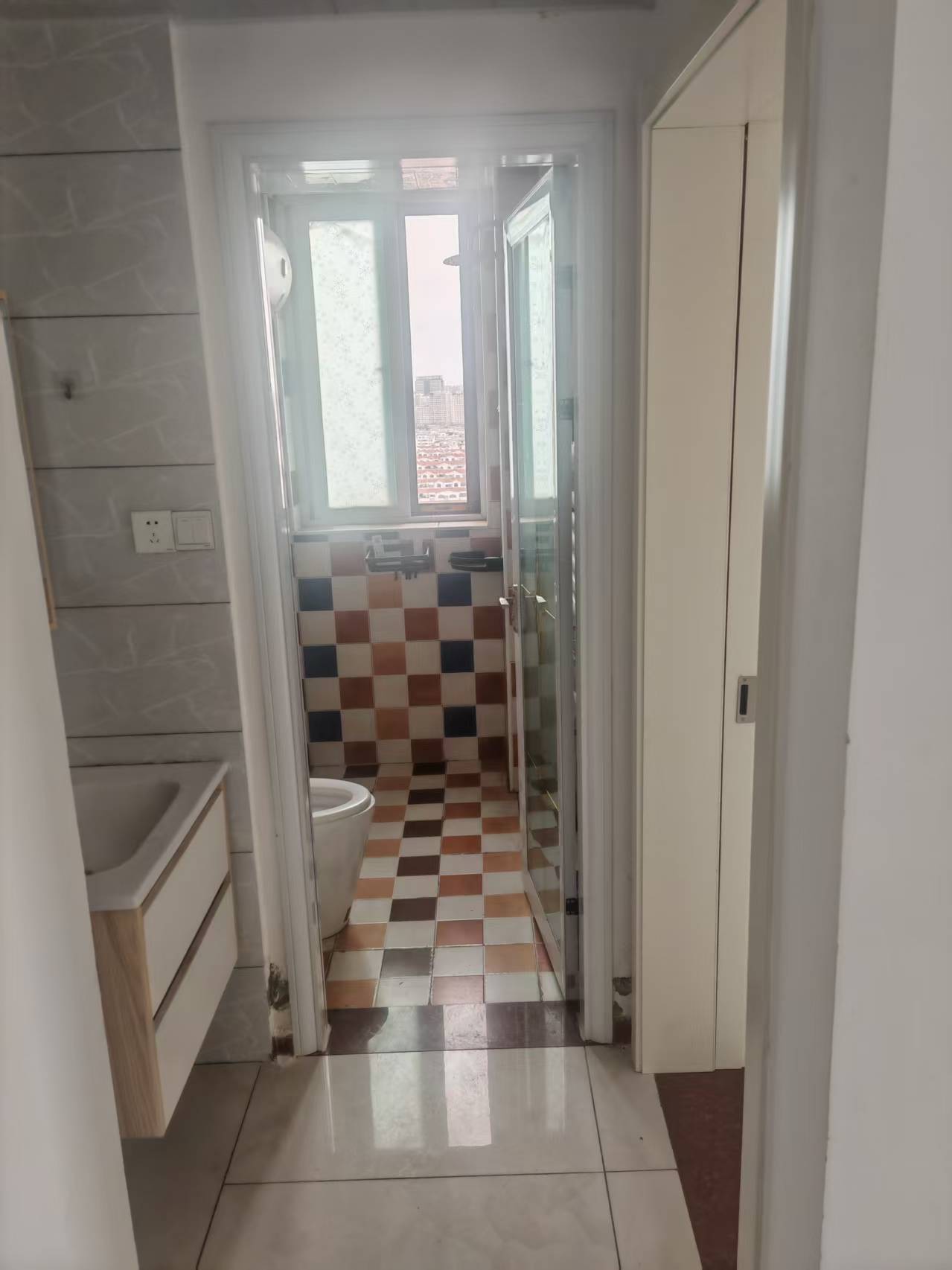 文山書香園70平房屋出租，帶草房，電梯房，家電家具齊全