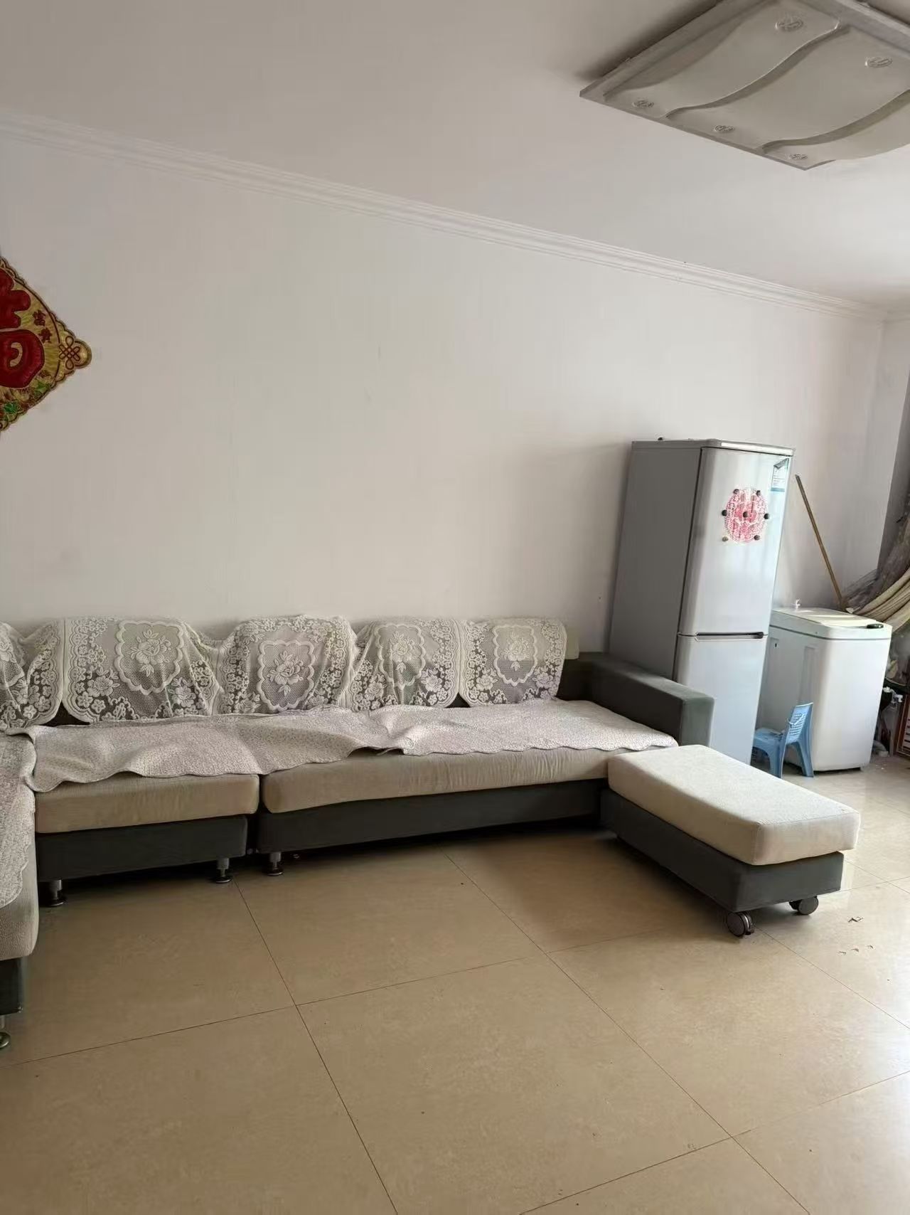 西樓一樓，雙氣齊全兩室650一個(gè)月，