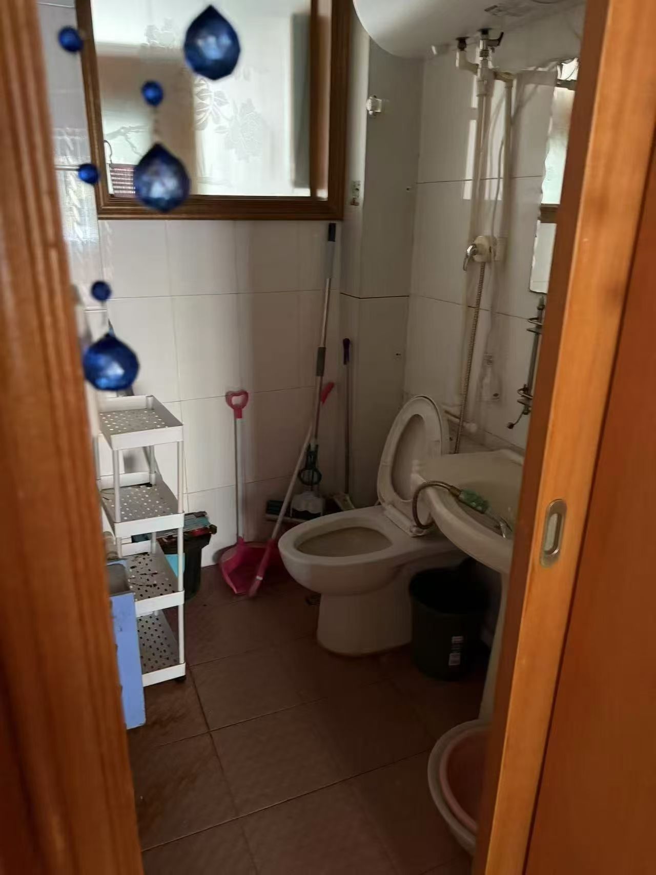 西樓一樓，雙氣齊全兩室650一個(gè)月，